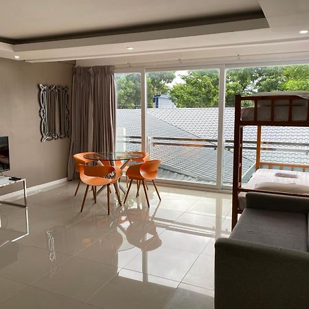 Chequers Suites Subic Bay Olongapo Eksteriør bilde
