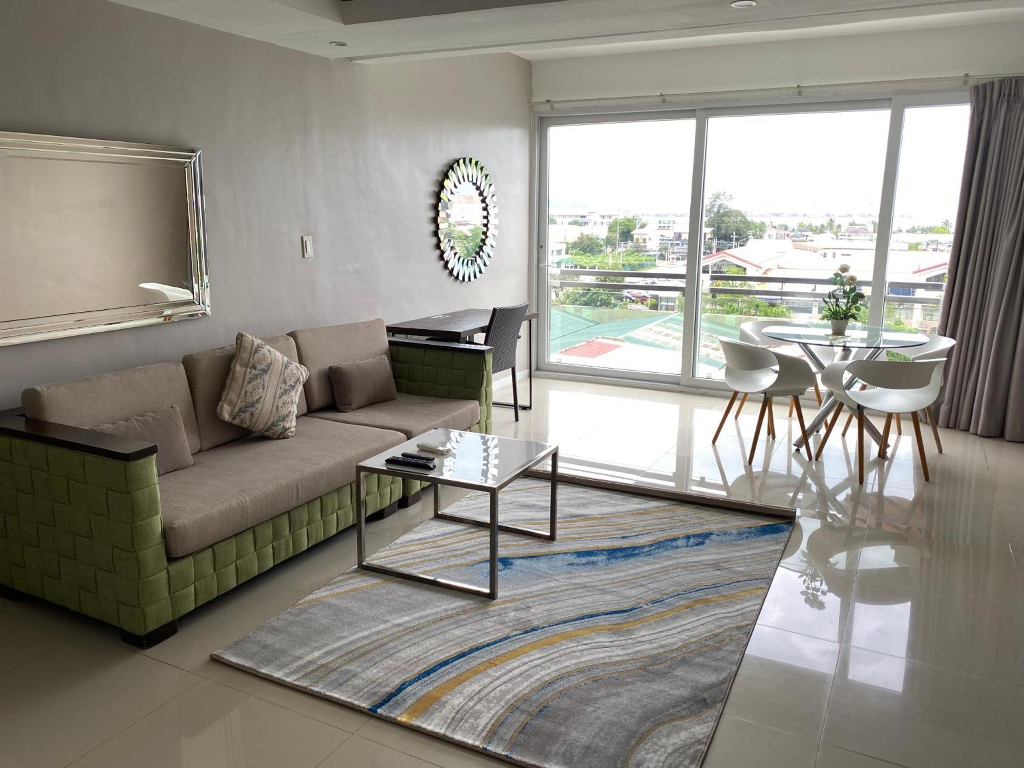 Chequers Suites Subic Bay Olongapo Eksteriør bilde